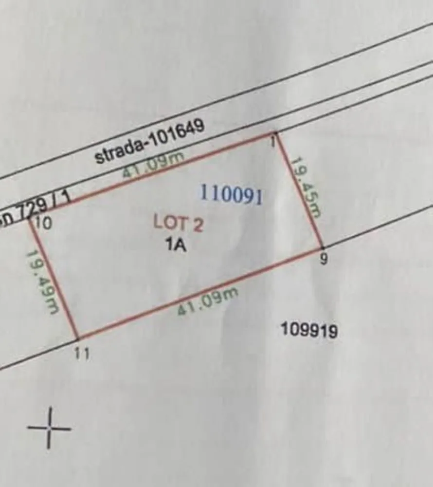 Teren intravilan - Vând teren intravilan cu suprafața de 800mp Terenul se afl in loc Decebal , mai multe detalii la telefon !