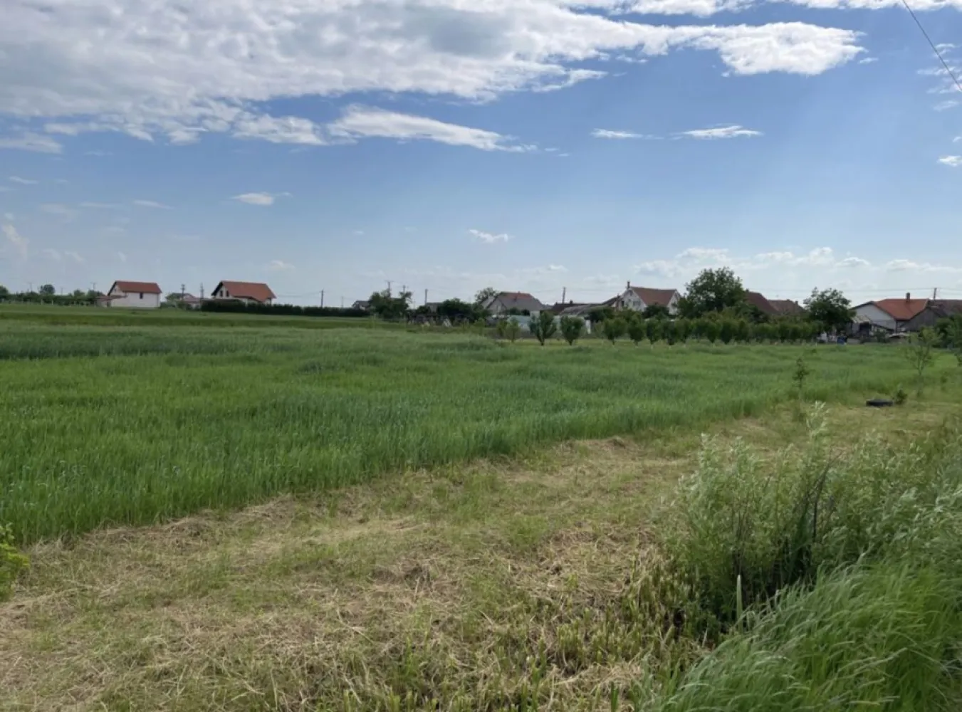 Teren intravilan - Vând teren intravilan cu suprafața de 800mp Terenul se afl in loc Decebal , mai multe detalii la telefon !