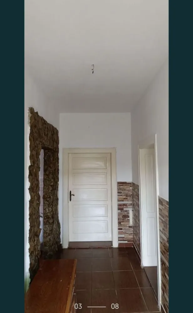 BRASADAS vinde casa cu 3 camere teren 360mp in zona Burdea. - Agenția imobiliara BRASADAS vinde casa de caramida, izolata, in zona Burdea. Suprafata totala este de 360mp. Teren + Casa+ Anexa. Casa are 3 camere generoase, Bucatarie, Hol, Baie, Camara, Pod generos, Beci Anexa cu o Camera, Baie, o Camera Tehnica. Casa este situata intr o zona foarte buna, fiind in apropiere de cateva minute: Centrul orasului, Hypermarketuri Kaufland, Carrefour, Shopping City Satu Mare, s.a.