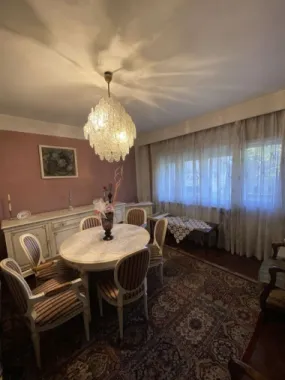 Apartament ultracentral 4 camere cu loc de parcare privat
