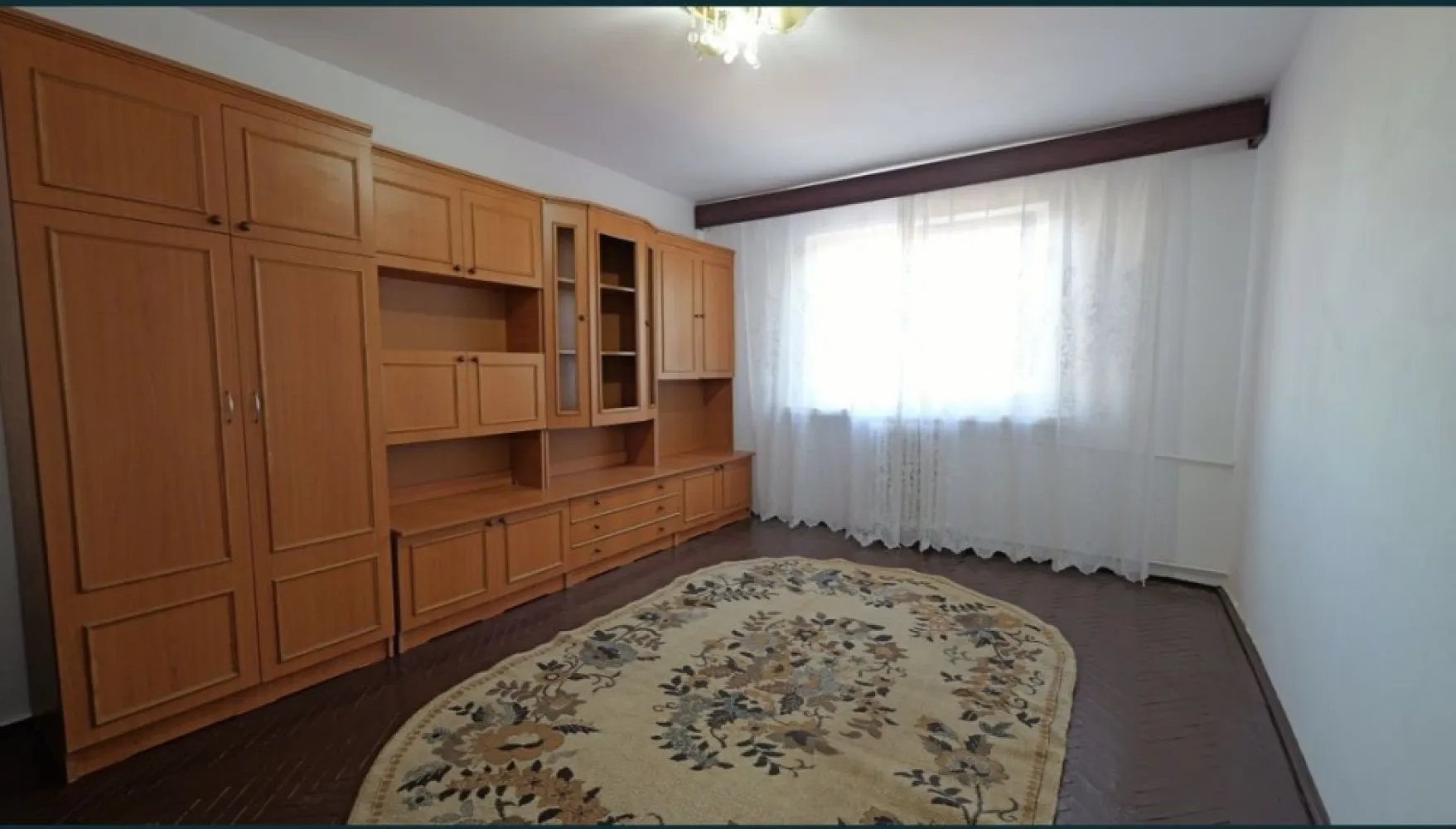 Garsoniera zona CET Constanta - Locuință luminoasa, curată, etaj 3 din 4, cu izolație, incadrată de alte garsoniere, zonă liniștită, aproape de piața CET.
