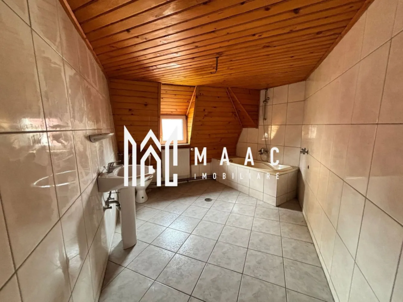 Casa Individuala | 12 Camere | 480MP | Teren380 MP | Central