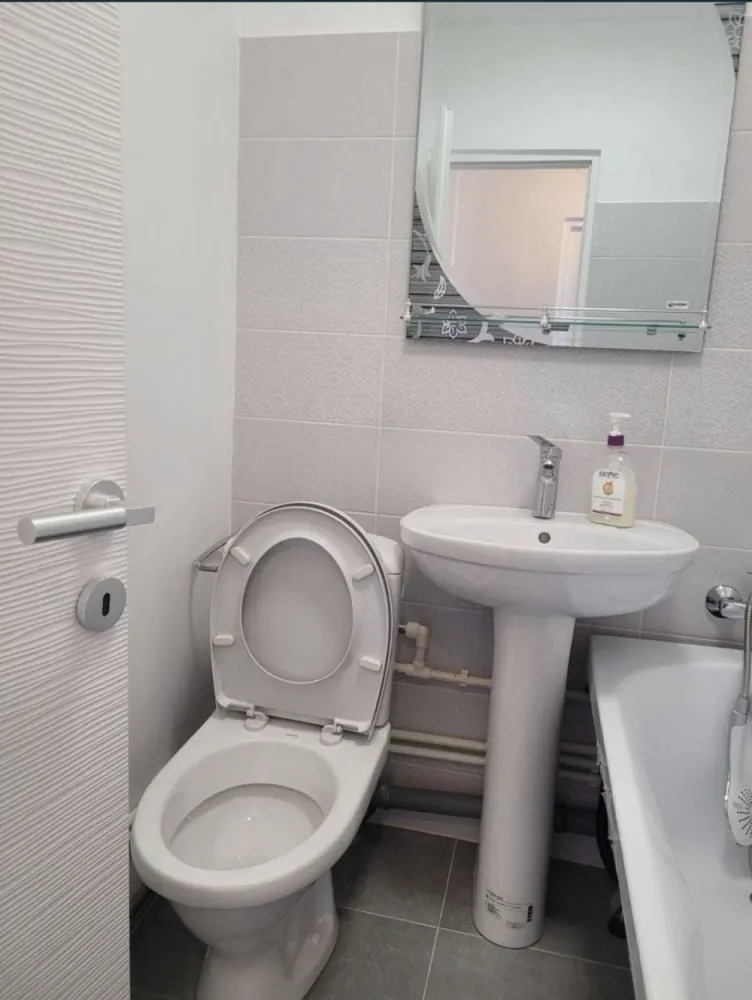 Apartament 2 camere Faleza Nord - Se vinde un aoartament cu 2 camere in Faleza Nord, complet renovat, centrala pe gaze, pozitie excelenta.