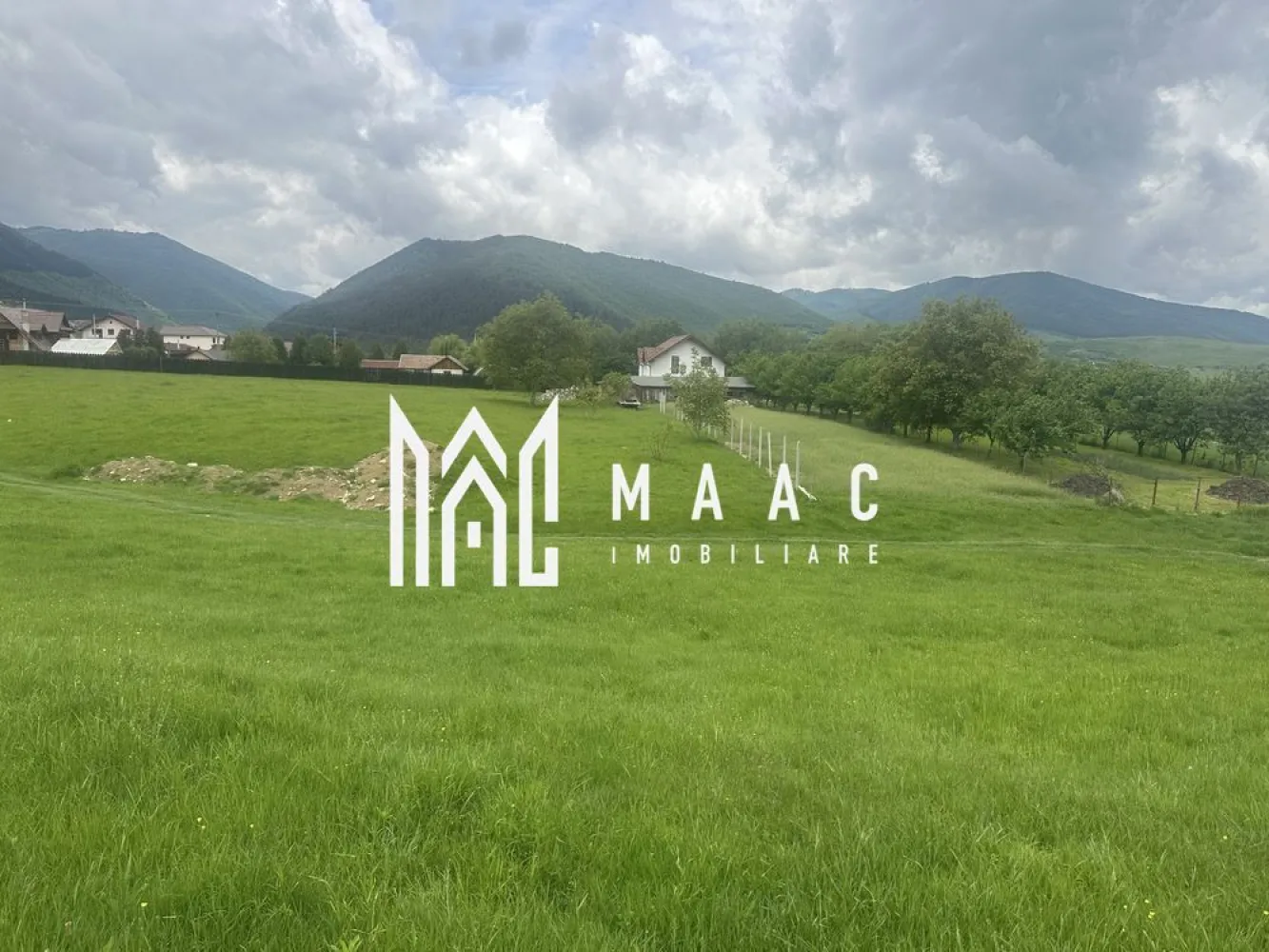 BLACK FRIDAY I Teren cu potențial turistic I 1200 MP I Gura Râului - Mărăjdiei - 🔥 BLACK FRIDAY - Profită de cea mai bună perioadă din an pentru a deveni proprietar! Reducere de 2000 euro Pret vechi - 30.000 euro Pret promotional - 28.000 euro MAAC Imobiliare vă propune spre vânzare un teren cu potențial deosebit, pretabil pentru construcția unei case de vacanță sau a unei cabane turistice, amplasat într-o zonă pitorească din Mărginimea Sibiului. Caracteristici: Suprafață totală: 1.200 mp Regim urbanistic (PUZ): Zonă cu funcțiuni mixte – locuire și turism/agrement. Status: în curs de trecere în intravilan. Utilități: gaz, curent, apă – la aproximativ 100 m distanță Avantaj major: poziționarea terenului într-o zonă turistică consacrată, ce oferă liniște, natură și potențial excelent pentru investiții în domeniul turismului sau al locuirii de vacanță. 📞 Pentru mai multe detalii și vizionări, precizati telefonic ca ati vazut anuntul cu ID: CP2740600 }}