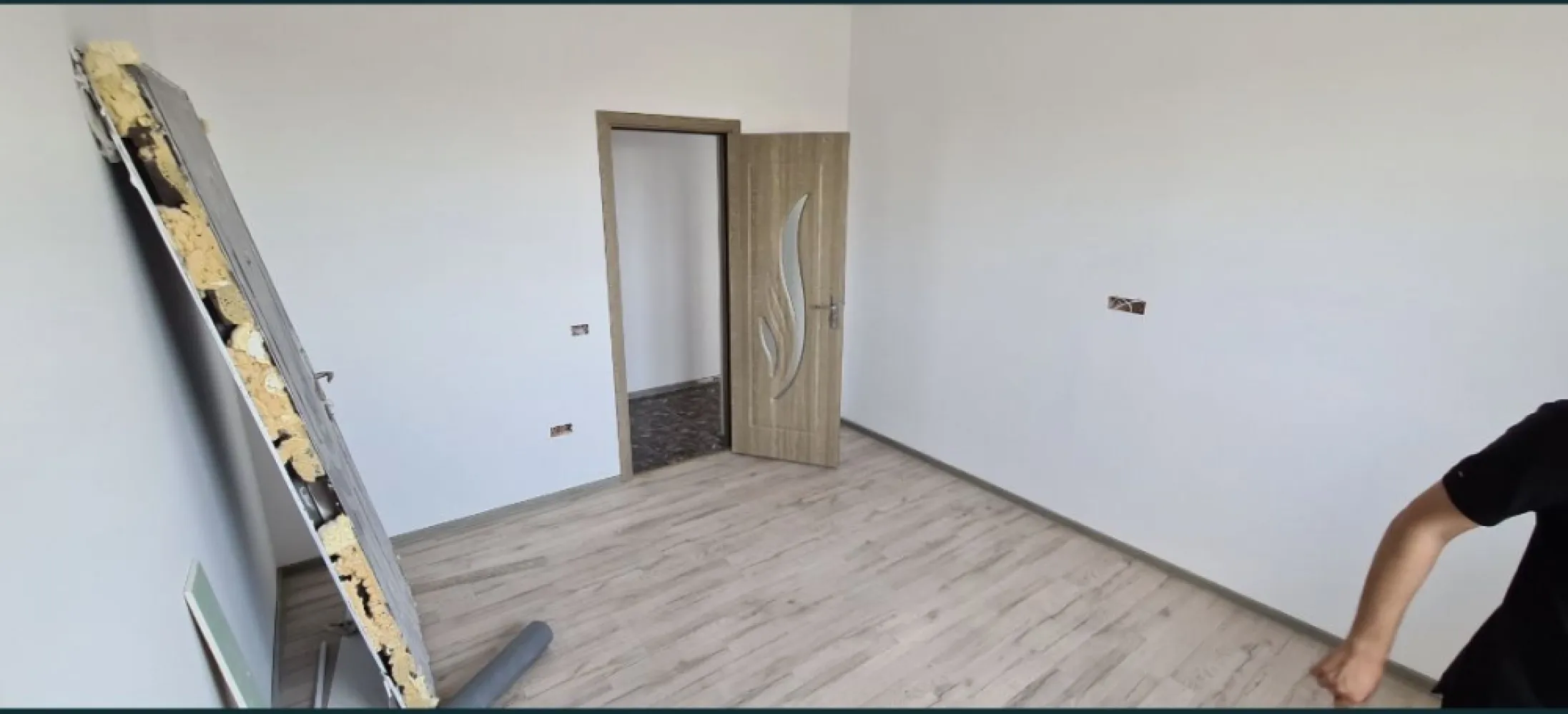 Apartament 2 camere,etaj 2, 59 mp,61000€ - Construcție noua, zona liniștită, aproape de Metro 2, Praktiker, Auchan, centrala gaze, calorifere, gresie, faianță, parchet, loc de parcare gratuit.