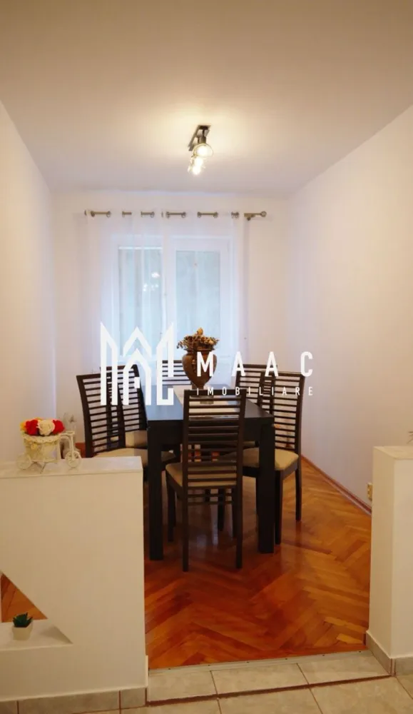 Oportunitate | Apartament 4 camere | 89MPU | Etaj 1 | Valea Aurie - MAAC Imobiliare vă propune spre vânzare un apartament spațios cu 4 camere, situat în zona Valea Aurie, la etajul 1 al unui bloc cu 4 niveluri. Proprietatea este decomandată, oferind o compartimentare eficientă și confortabilă, ideală pentru o familie. Cu o suprafață utilă de 89 mp, apartamentul este compus din: 4 camere din care 2 dormitoare, o camera care tine loc de dinnig si un living 2 băi Bucătărie separată Hol spațios Pivniță proprie, ideală pentru depozitare suplimentară Avantaje: Situat într-o zonă liniștită, aproape de pădure, perfectă pentru plimbări și relaxare în aer liber Acces facil la școli, grădinițe și mijloace de transport Bloc îngrijit, cu vecini liniștiți și atmosferă plăcută Apartamentul beneficiază de lumina naturală pe tot parcursul zilei Este o locuință ideală pentru cei care caută confort, spațiu și o locație convenabilă. Pentru mai multe detalii va rugam specificati telefonic ID: CP2740125 }}