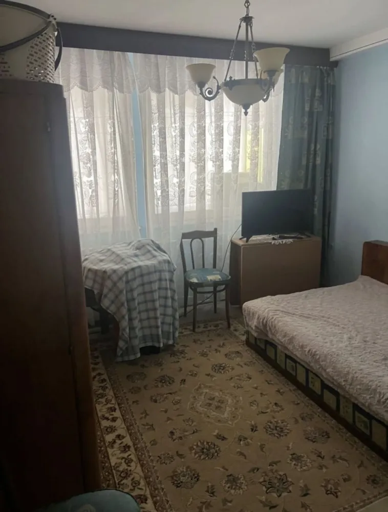 Vand apartament - Vând apartament mobilat, suprafață 46,30mp 2 balcoane, 2 camere Situat pe Bvd. Ferdinand, etajul 6. Pentru mai multe detalii 0744289887