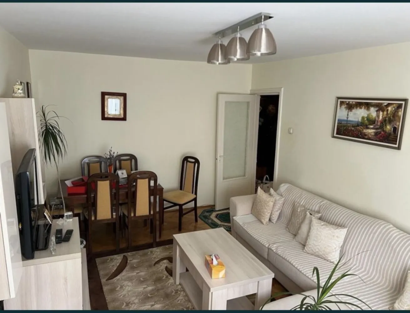 Eden dezrobirii 2 camere decomandat centeala - Persoana fizica vand apartament in zona eden pe strada dezrobirii ap cu 2 camere decomandat etaj 3 din 4 centrala pe gaze, bloc linistit, ferit de galagie, acte in regula pt vanzare, rog seriozitate
