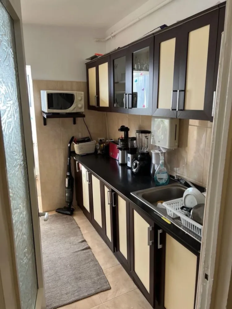 Eden dezrobirii 2 camere decomandat centeala - Persoana fizica vand apartament in zona eden pe strada dezrobirii ap cu 2 camere decomandat etaj 3 din 4 centrala pe gaze, bloc linistit, ferit de galagie, acte in regula pt vanzare, rog seriozitate