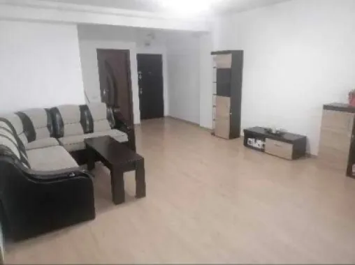 Vand apartament cu 2 camere, zona compozitori