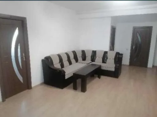 Vand apartament cu 2 camere, zona compozitori