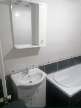 Vand apartament cu 2 camere, zona compozitori