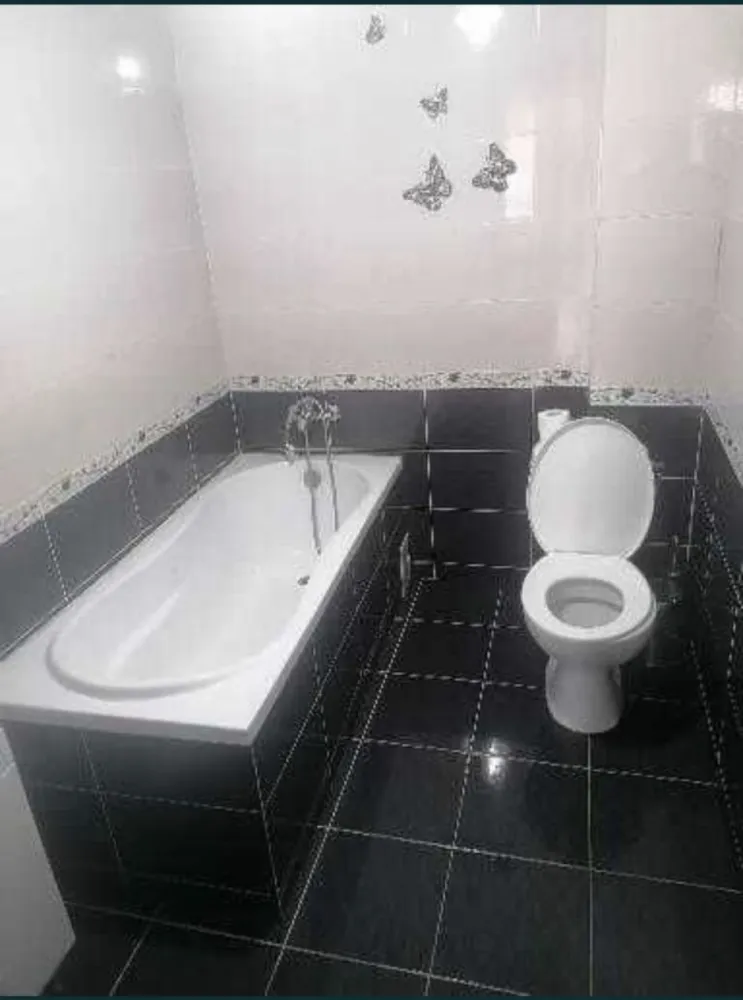 Vand apartament cu 2 camere, zona compozitori