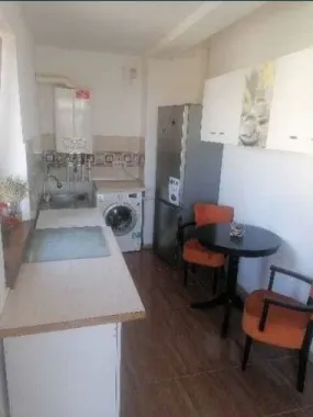 Vand apartament cu 2 camere, zona compozitori