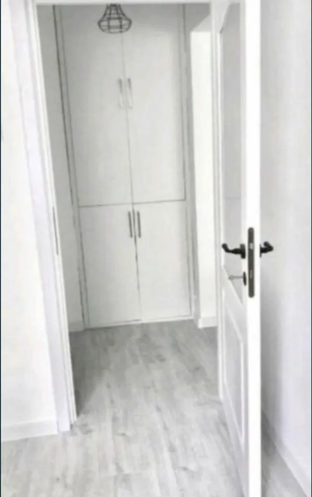 Apartament piata Brotacei - Apartament situat in Tomis Nord, in apropiere de statiunea Mamaia. Apartamentul este total renovat din2 camere si situat la parter, locatia se afla intr-o zona linistita, plina de verdeata, cu acces rapid spre: -statiunea Mamaia-5 minute cu masina -City Mall Constanta, parcul Tabacarie-5 minute pe jos De asemenea, veti gasi in apropiere Vivo Mall, Delfinariul, Carrefour. Apartamentul este compus din 2 camere, cu o suprafata de 47m si cuprinde: -un dormitor, cu pat matrimonial -sufragerie, cu o canapea extensibila pentru 2 persoane -bucatarie, dotata si utilata cu tot ceea ce este necesar -baie -balcon Dotarile locatiei includ- Aer conditionat, TV Led, interet wireless, masina de spalat, frigider, plita, cuptor cu microunde, prajitor de paine vesela, tacamuri, lenjerii, prosoape La 50 de metri, se afla piata agroalimentara, supermarket, farmacii, magazin universal, banci,peco OMV, statie taxi, statie mijloc de transport in comun