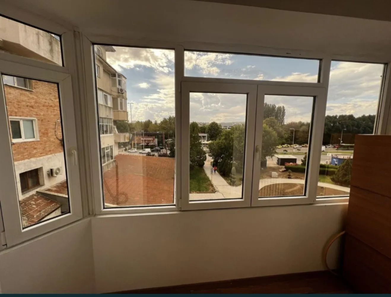 Ap 2 camere Delfinariu - Persoana fizica, vand apartament in zona delfinariu mc etaj 2 din 4 gaze , renovat 2020, acte in regula