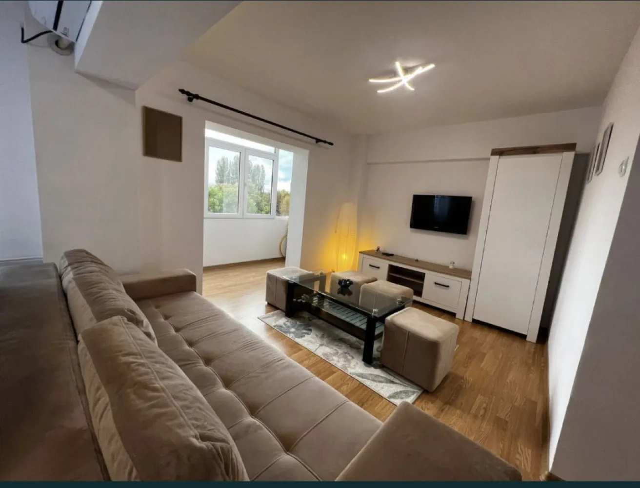 Ap 2 camere Delfinariu - Persoana fizica, vand apartament in zona delfinariu mc etaj 2 din 4 gaze , renovat 2020, acte in regula