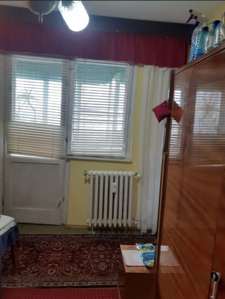 Vand ap cu 3 camere zona Tomis Nord - VÂND APARTAMENT CU 3 CAMERE SEMIDECOMANDAT, ZONA TOMIS NORD , STR. BADEA CÂRȚAN (LÂNGĂ RADET). Suprafața totală este de 50 mp,blocul este din 1977. Apartamentul este situat la etajul 1/5. PENTRU MAI MULTE DETALII SUNAȚI LA NR. DE TELEFON 07******97.