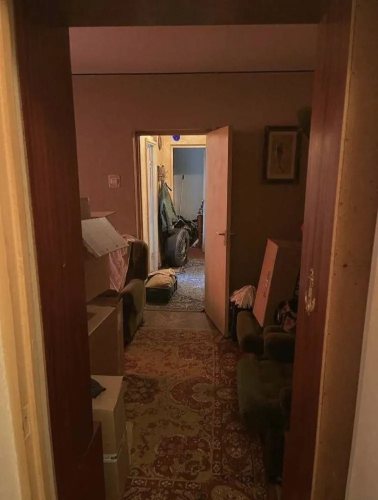 Ap 3 camere semi Dacia - Apartament 3 camere semidecomandat, fara imbunatatiri, necesita renovare, etaj 1/4, balcon inchis, zona ceas Dacia, gaze la usa. Pret 82.000 euro discutabil