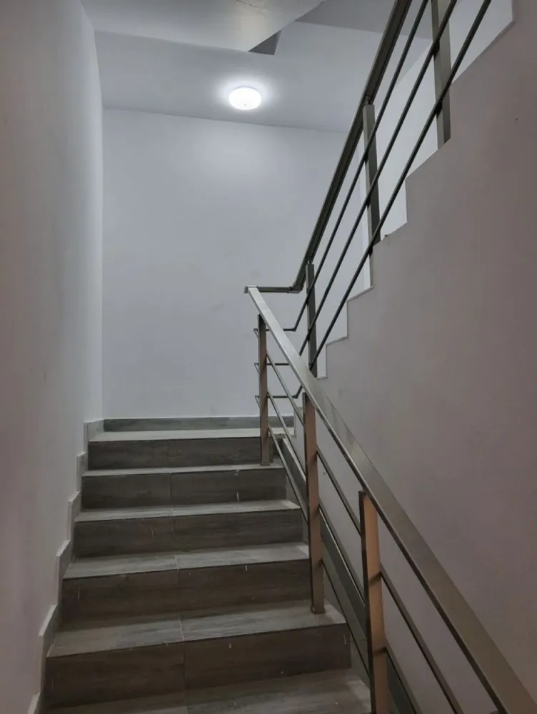 Apartament 3 camere 89200€ +TVA - TVA 5% pana la 31.dec.2023 TVA 9% de la 01.ian.2024 Fara comision Finalizat - Bloc locuit Receptie bloc februarie 2023 Centrala si caloriferele incluse in pret Fortuna Residence II este un concept de locuințe moderne cu accent atât pe funcționalitatea spațiului cât și pe calitatea materialelor. Proiectul Fortuna Residence II a luat naștere din dorința de a crea locuințe moderne, spațioase, un loc unde să te simți cu adevarat acasă. Proiectul este situat pe Strada Eugen Lovinescu – zona Elvila și oferă viitorilor rezidenți multiple facilități: zonă liniștită cu trafic redus, loc de joacă pentru copii, acces facil către: supermarketuri Carrefour, Selgros, Mega Image, Profi; Universitatea Ovidius, grădiniță, școală, etc. Fortuna Residence îți oferă casa mult visată! Apartamentele se vând la alb și beneficiază de următoarele dotări: tâmplărie PVC Kommerling, geam tripan Low-E cu exterior oglindă izolație exterioară 10 cm EPS 80 + tencuială decorativă siliconică ușă metalică la intrarea în locuință – Pinum pereți finisați cu glet și zugrăviți cu vopsea lavabilă pardoseli la nivel de șapă instalația electrică cu doze Gewiss instalația termică realizată din PEX cu distribuitoare instalația sanitară din PPR casa scării echipată complet: balustradă din inox, sistem de iluminat interfon