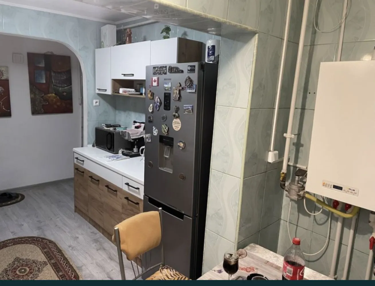 Vand/schimb apartament 3 camere, Baba Novac cu loc de parcare - Proprietar, vând apartament, 3 camere, decomandat, renovat in vara 2023 ( parchet, centrală gaz, termopane Salamander 5 camere, baie renovată, mobila bucatarie, sufragerie, dormitor, noi). Se vinde ca in poze, mobilat și utilat, 60 mp. Loc de parcare lângă scara. Zona liniștita, aproape de Lidl, Auschan, Kaufland. Vanzare sau schimb cu 2 camere + diferența. Mai multe poze și detalii, la numărul de telefon afișat.