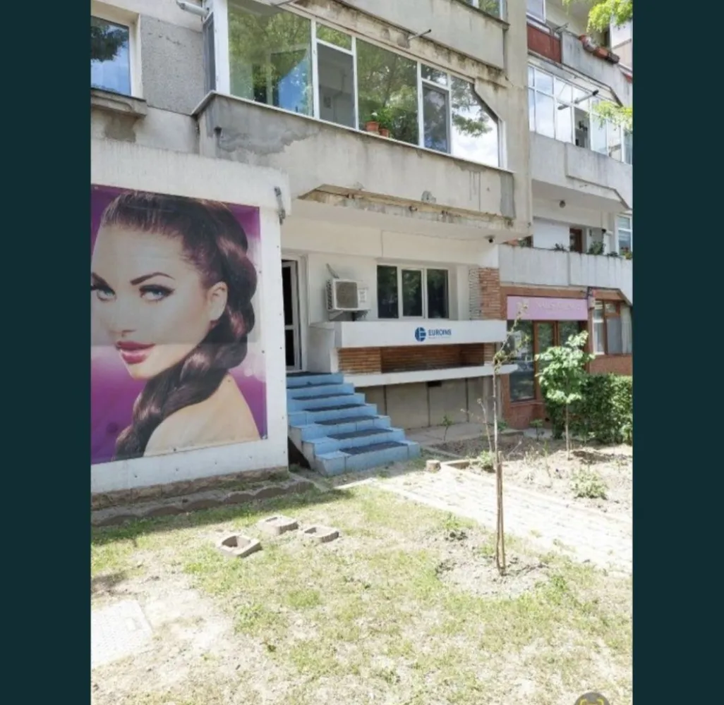 Apartament 3 camere..Pt locuit sau spatiu comercial, sediu, zona Victor - Unic pe zona...Vand Apartament 3 camere la parter,(supraf utila 66,63mp,balcon 3mp,boxa cuprinsa in cadastru de 9.90mp),apartamentul a functionat ca sediu firma Euroins Asigurari,destinatie declarata- Nerezidential,zona Victoria ,,al 2- lea bloc din intersectie pe stanga sensul spre Dacia,decomandat ,Acces direct din bd Tomis,ideal Sediu ,Notariat,Cabinet medical,Activitati economice,este incadrat intre 2 Saloane de beauty..vedere fata si pe spate dormitoarele(se mai pot adauga 2 balcoane dupa necesitatea viitoarei intrebuintari). Proprietar 07******35..pret 118000€. Sau schimb cu teren,casa demolabila deschidere minim 12ml, central,Tomis 2,Faleza Nord,Tabacariei.