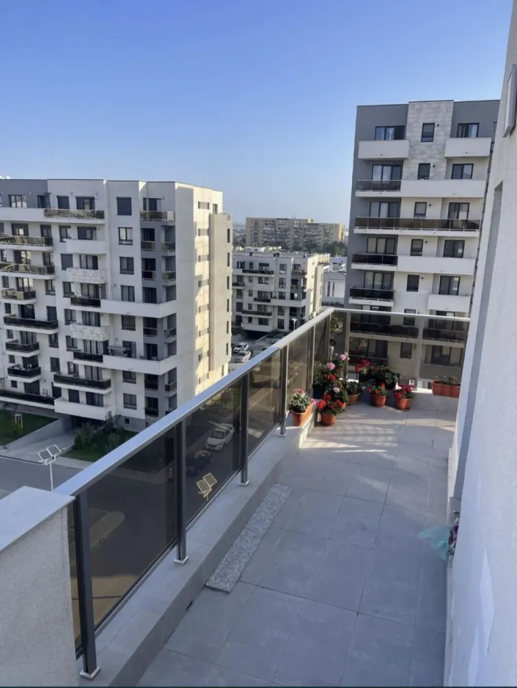 Ap 3 camere Maurer - Proprietar - vând apartament de 60mp utili complet mobilat în complexul Maurer, 2 dormitoare, living open space + balcon 20 mp utili Apartamentul este situat la etajul 6/7, este deservit de 2 lifturi. Nu doresc sa colaborez cu agențiile imobiliare !