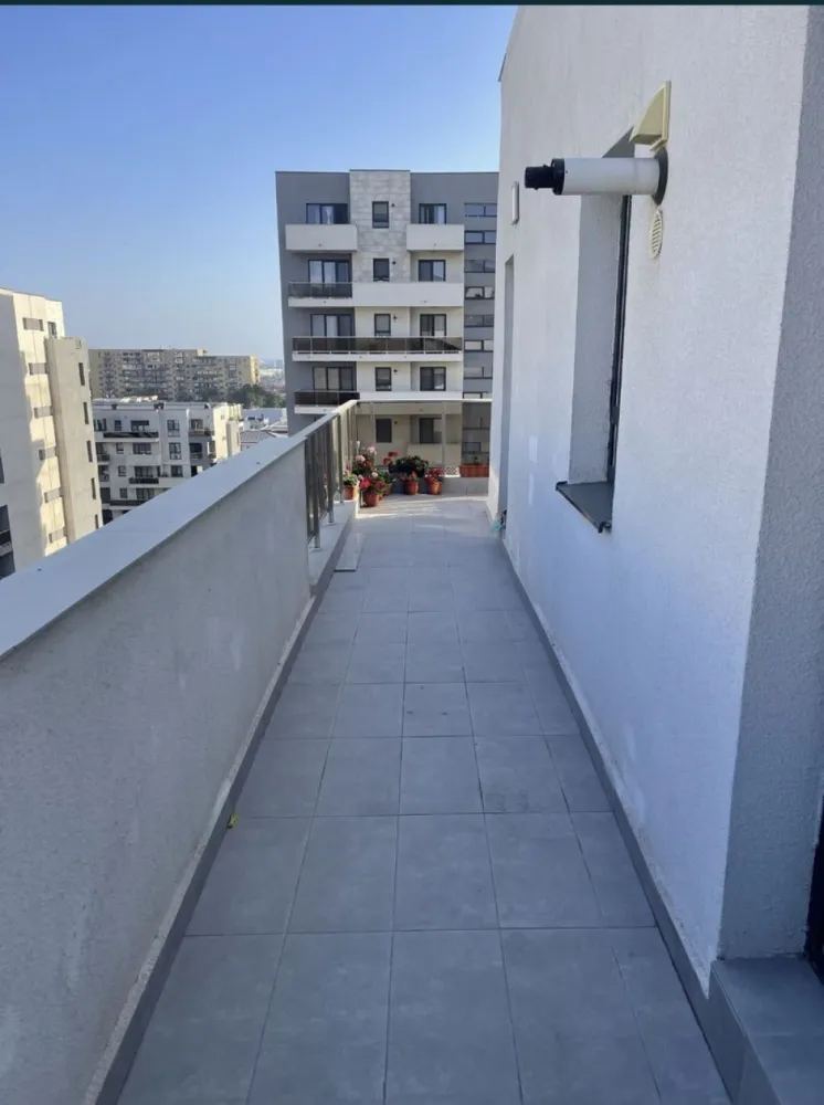 Ap 3 camere Maurer - Proprietar - vând apartament de 60mp utili complet mobilat în complexul Maurer, 2 dormitoare, living open space + balcon 20 mp utili Apartamentul este situat la etajul 6/7, este deservit de 2 lifturi. Nu doresc sa colaborez cu agențiile imobiliare !