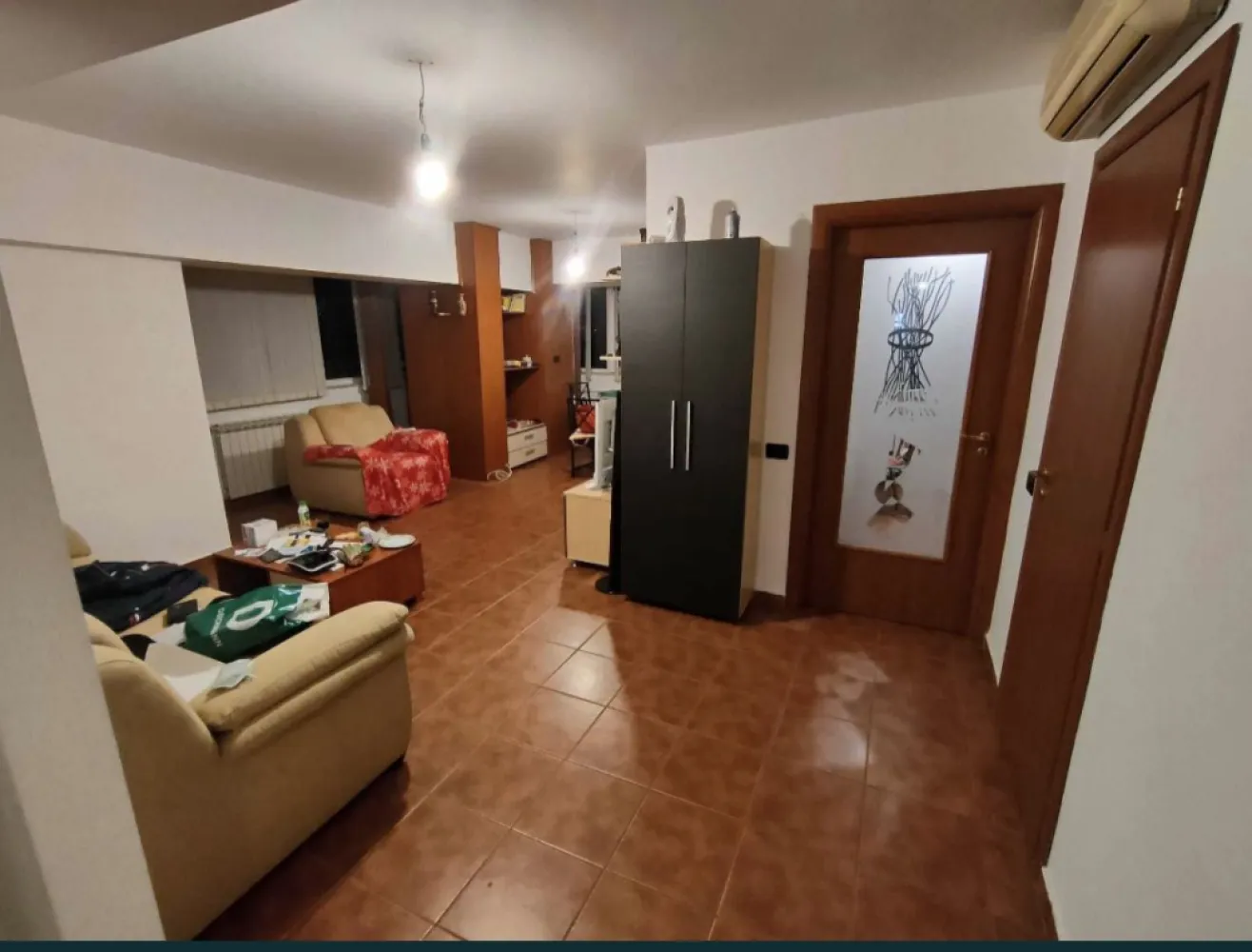 3 camere, zona Dacia, 93 mp, decomandat - apartament 3 camere,93mp,decomandat,zona Dacia ,Constanta,se vinde mobilat, centrala proprie.et6/8, whatsap 0736939330, NUcolaborez cu agentii imobiliare,multumesc.
