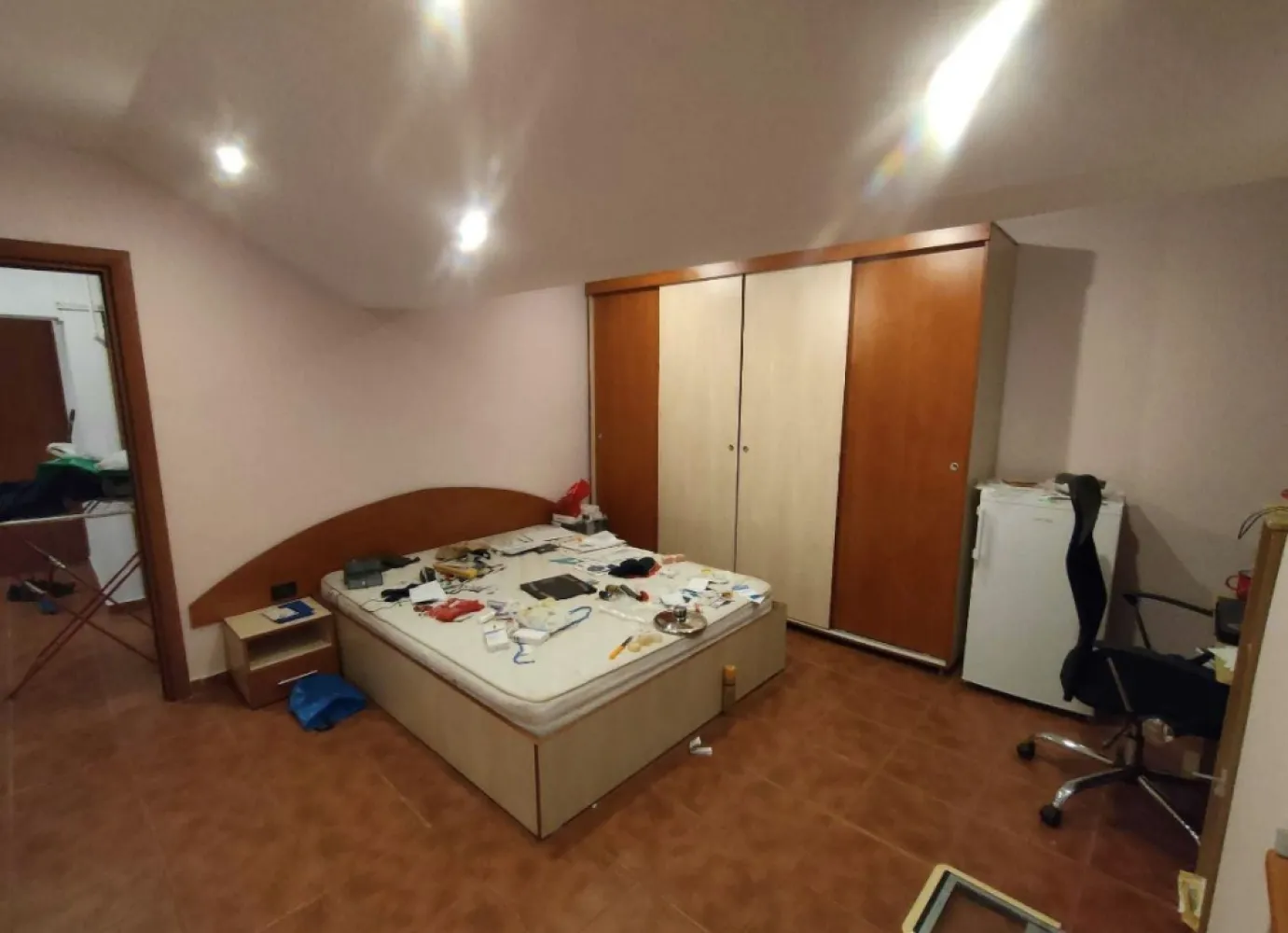 3 camere, zona Dacia, 93 mp, decomandat - apartament 3 camere,93mp,decomandat,zona Dacia ,Constanta,se vinde mobilat, centrala proprie.et6/8, whatsap 0736939330, NUcolaborez cu agentii imobiliare,multumesc.