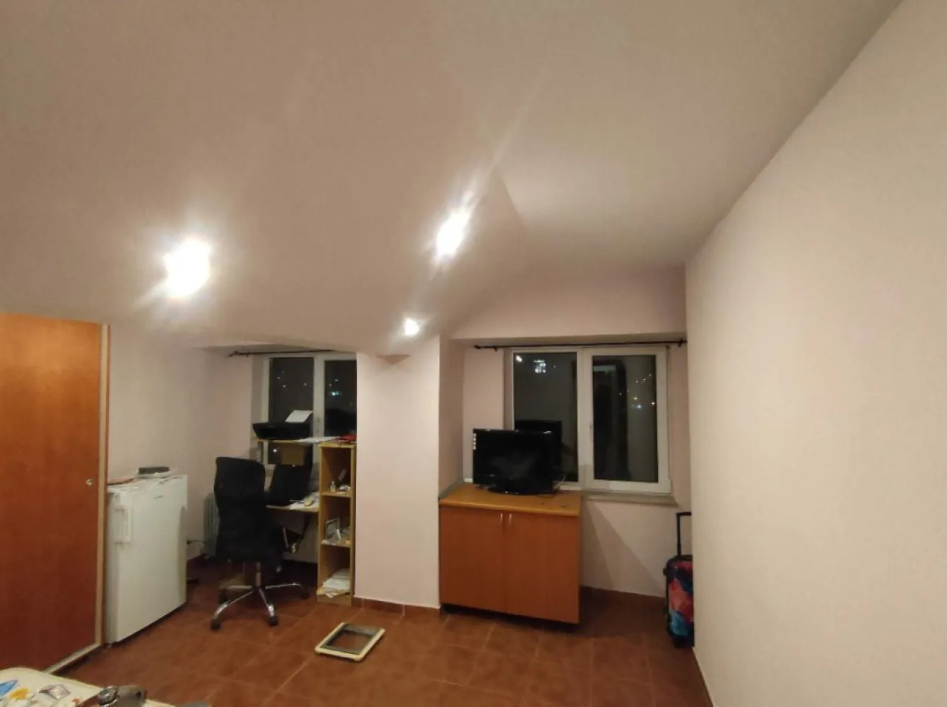 3 camere, zona Dacia, 93 mp, decomandat - apartament 3 camere,93mp,decomandat,zona Dacia ,Constanta,se vinde mobilat, centrala proprie.et6/8, whatsap 0736939330, NUcolaborez cu agentii imobiliare,multumesc.