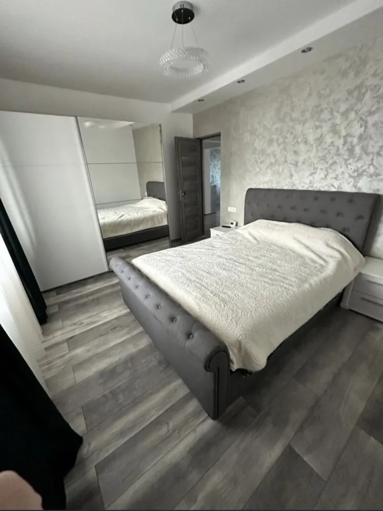 Vand ap 3 camere zona Big Cora Bratianu
