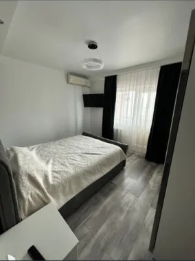 Vand ap 3 camere zona Big Cora Bratianu