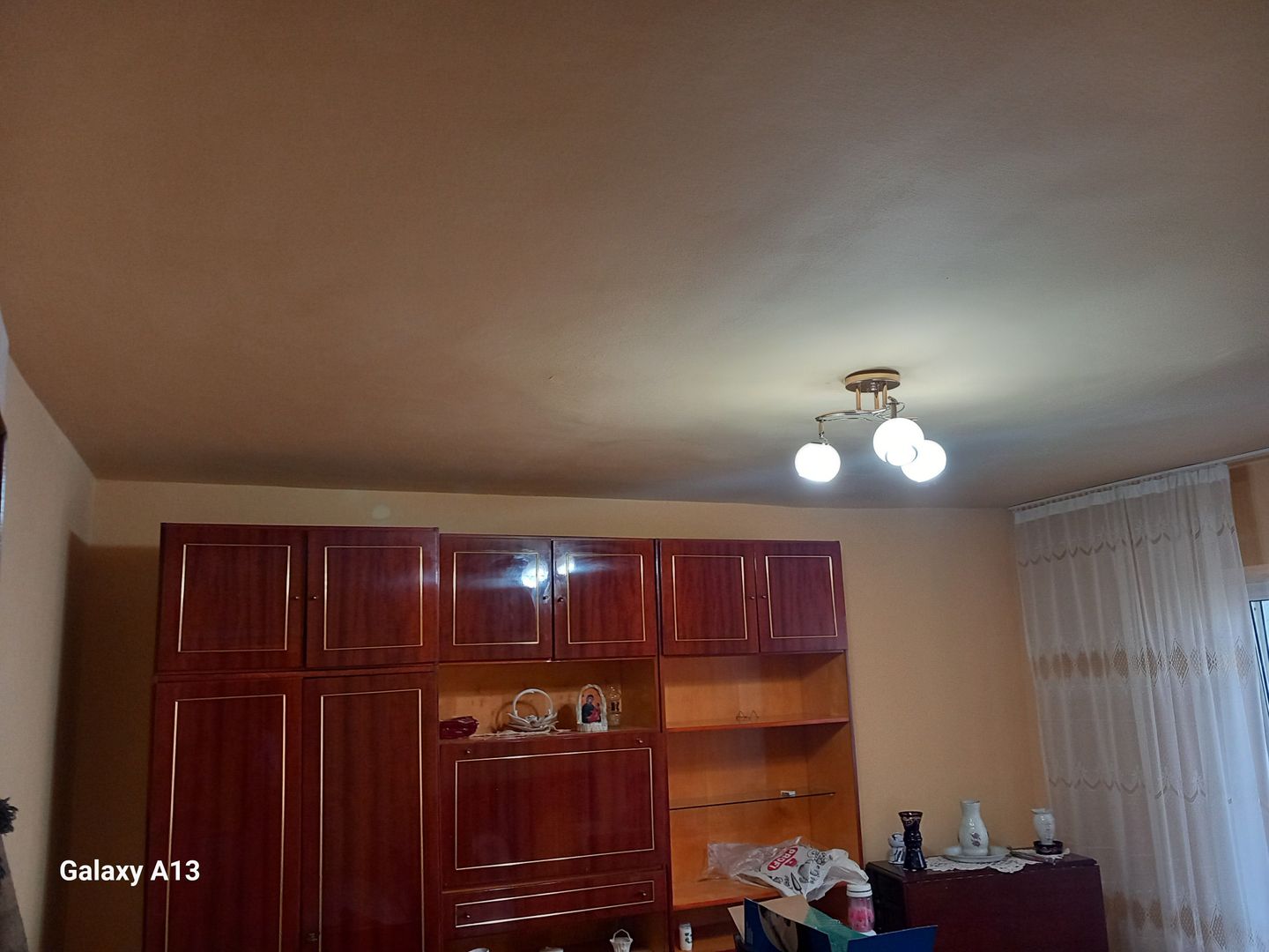 ageuropa.ro vinde ap 3 cam DECOMANDATE 90mp la etajul 3 în Micro 16.