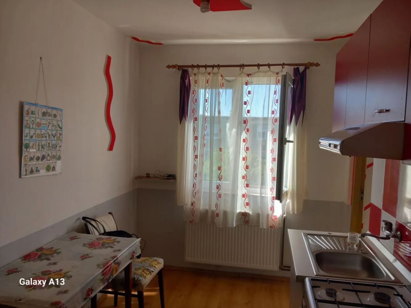 Ag BRASADAS vinde ap 3 cam 41mp etaj 4 în SOLIDARITĂȚII. - Agenția imobiliara BRASADAS vinde apartament cu trei camere situat la etajul 4/4 în cartierul Solidarității. Acoperișul este făcut cu bitum și este executat și o parte din structura acoperișului, urmând sa se finalizeze lucrările în lunile următoare. Pentru mai multe oferte accesați www.brasadas.com.