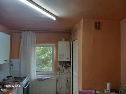 ageuropa.ro vinde ap 3 cam DECOMANDATE 90mp la etajul 3 în Micro 16.