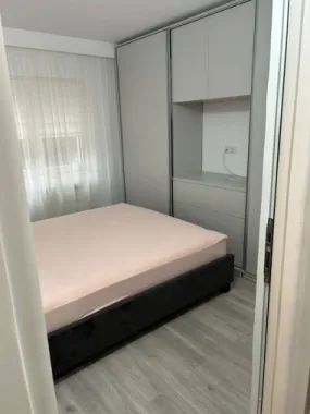 ageuropa.ro vinde apt. 4 cam. 78mp la etajul 2 în Micro 16.
