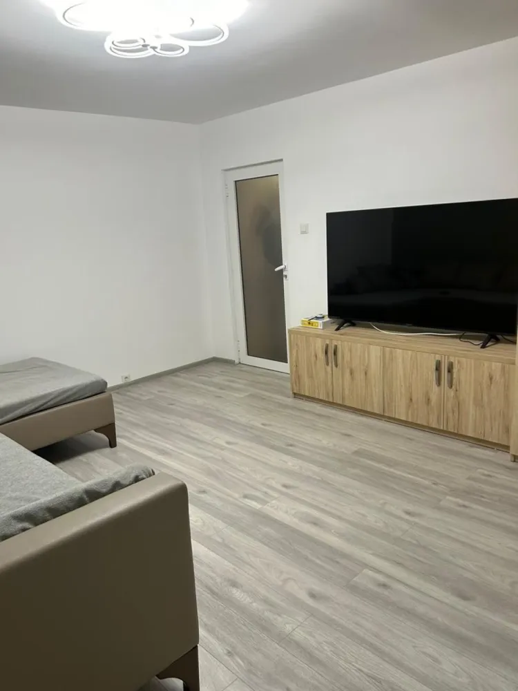 ageuropa.ro vinde apt. 4 cam. 78mp la etajul 2 în Micro 16.