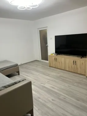 ageuropa.ro vinde apt. 4 cam. 78mp la etajul 2 în Micro 16.