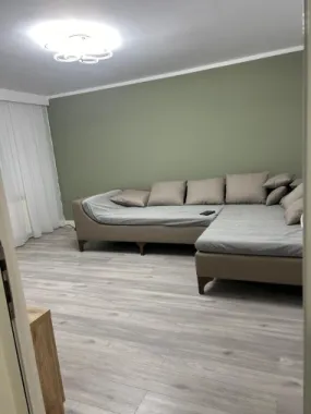 ageuropa.ro vinde apt. 4 cam. 78mp la etajul 2 în Micro 16.
