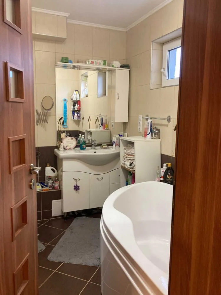Vând apartament cu 3 camere
