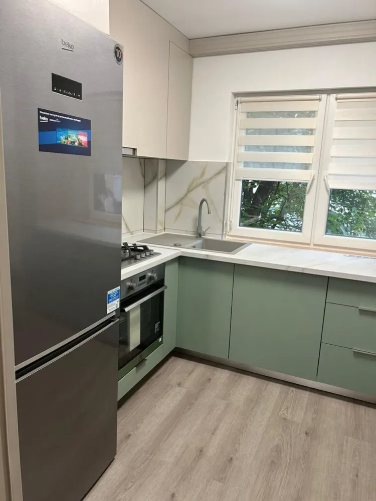 ageuropa.ro vinde apt. 4 cam. 78mp la etajul 2 în Micro 16.