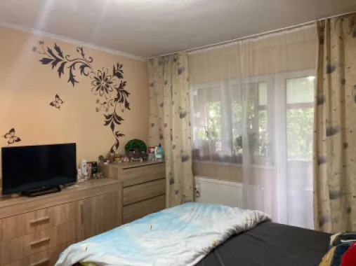 Vând apartament cu 3 camere