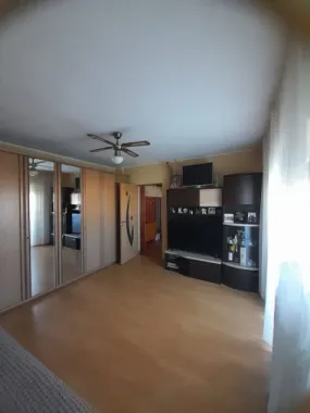 Văd apartament 2 camere