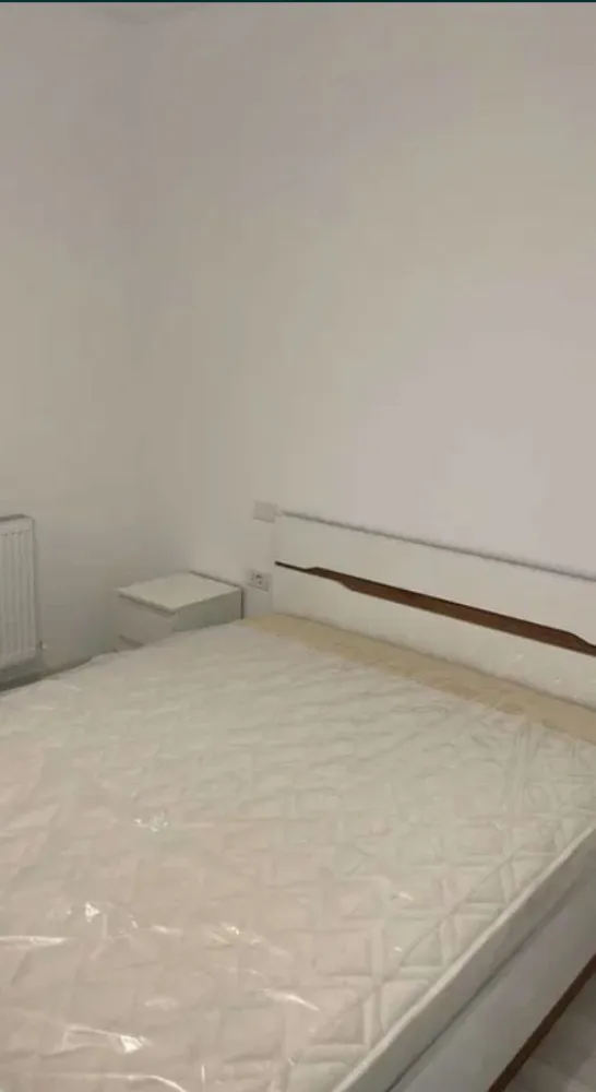 Ap. 2 cam. dec. de inchiriat Et. 4/8 Bloc Nou Kristal Metalurgiei - Agentia Europa inchiriaza un apartament de 2 camere cu o suprafata utila de 55 mpsituata la etaj 4/8 intr-un bloc nou cu centrala termica proprie. Apartamentul detine loc parcare, este confort 1 , decomandat, detine un balcon, este mobilat modern, si este situat in Complex Kristal Residence pe Bdul Metalurgiei , aproape de metrou. Inchiriere doar pe termen lung.