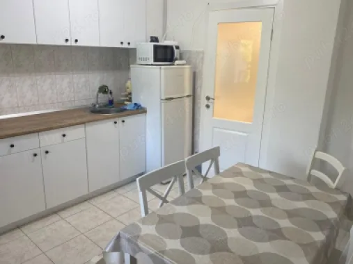 Vând apartament semicentral