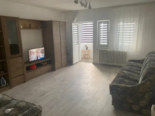 Vând apartament semicentral