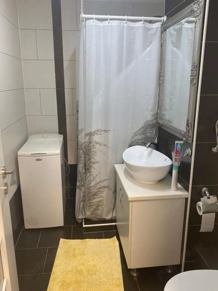 Vând apartament semicentral