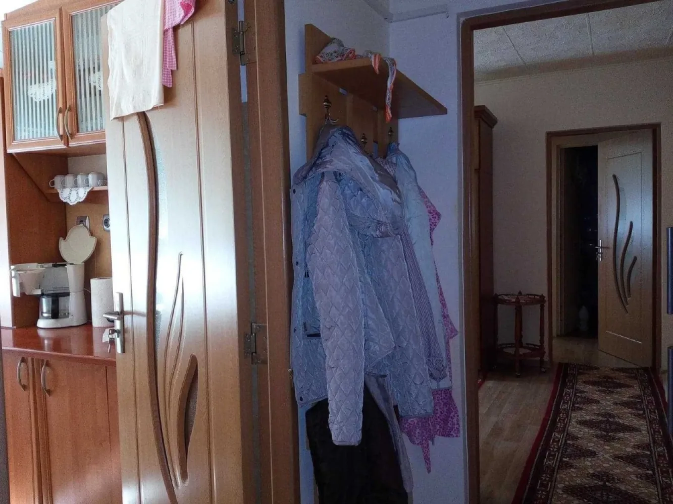 BRASADAS vinde ap 2 cam PARTER in zona Spitalul Nou. - Agentia Imobiliara BRASADAS vinde apartament cu 2 camere, situata la parter, aproape de Spitalul Judetean Nou si de Piata Somes. In apropiere cresa si gradinita. Apartamentul a fost renovat, are centrala termica verificata, este ideal si pentru a deschide Cabinet, Birou, Coafura etc, mai are in plus 1 boxa beci. Www.brasadas.com.