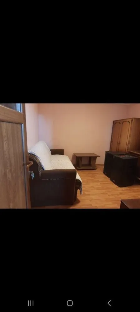 Inchirieri case/vile - Inchiriez 2 camere in casa la curte ,vila cu baie bucatarie utilate mobila apa calda gaze centrala unei familii serioase an zona giurgiului sector 4 pot fi contactat la tel 07******48
